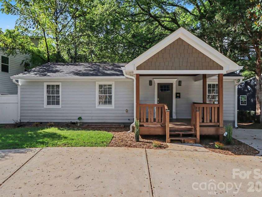 113 Smallwood Place, Charlotte, NC 28216.  MLS# CAR4413869, YatesRealty ID 51281. 