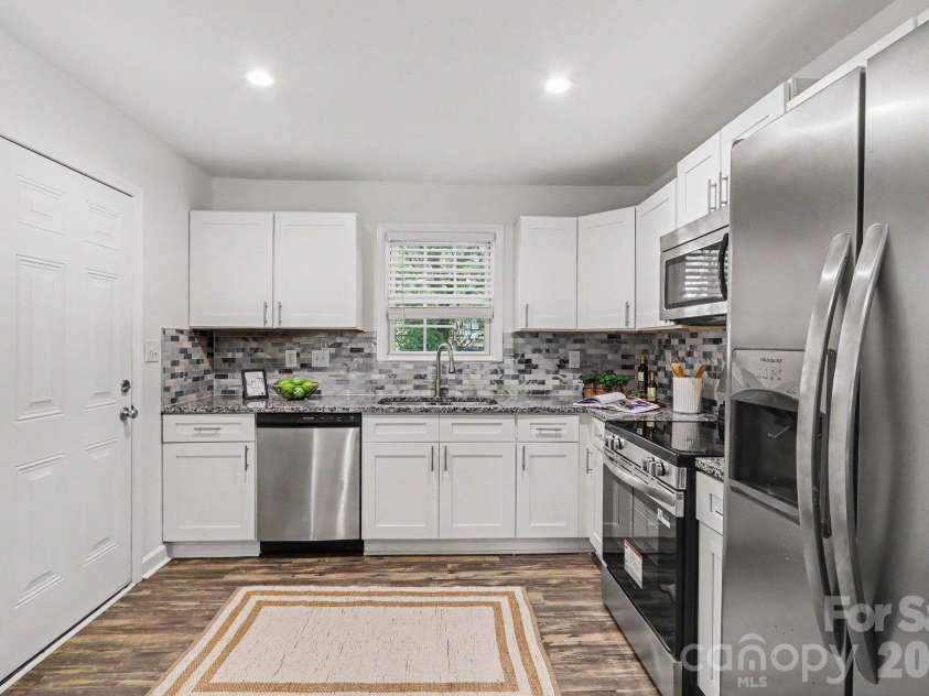 113 Smallwood Place, Charlotte, NC 28216.  MLS# CAR4413869, YatesRealty ID 51281. Kitchen with new range