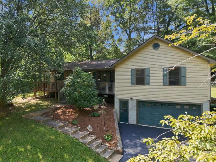 6 Cisco Road, Asheville, NC 28805.  MLS# CAR4424586, YatesRealty ID 51283. 