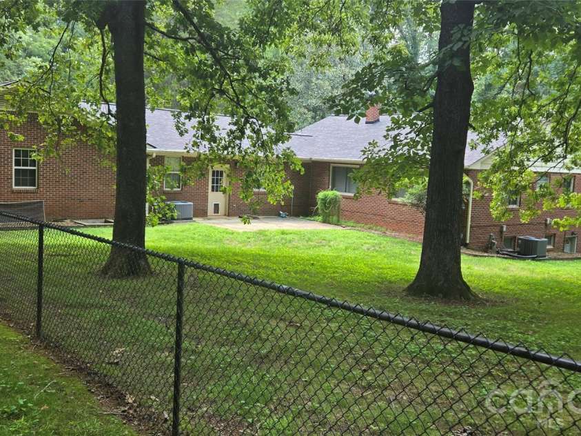 2593 Hickory Highway, Statesville, NC 28677.  MLS# CAR4403429, YatesRealty ID 51285. 