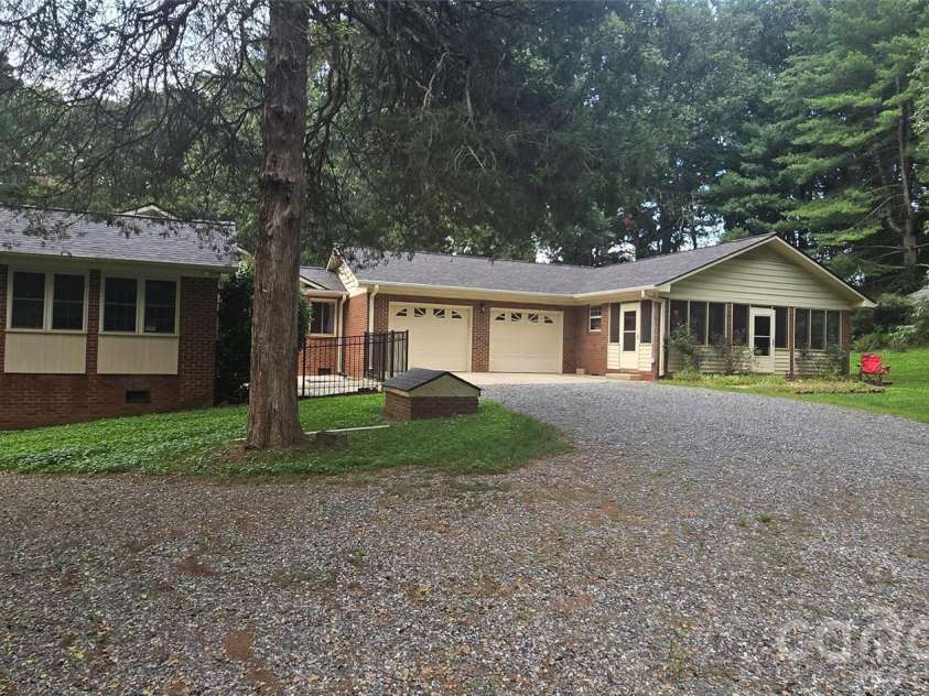 2593 Hickory Highway, Statesville, NC 28677.  MLS# CAR4403429, YatesRealty ID 51285. Right Side View