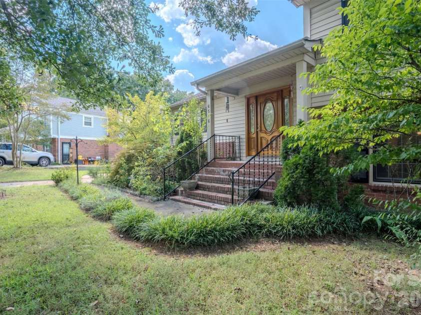 6516 Brynwood Drive, Charlotte, NC 28226.  MLS# CAR4424530, YatesRealty ID 51288. 