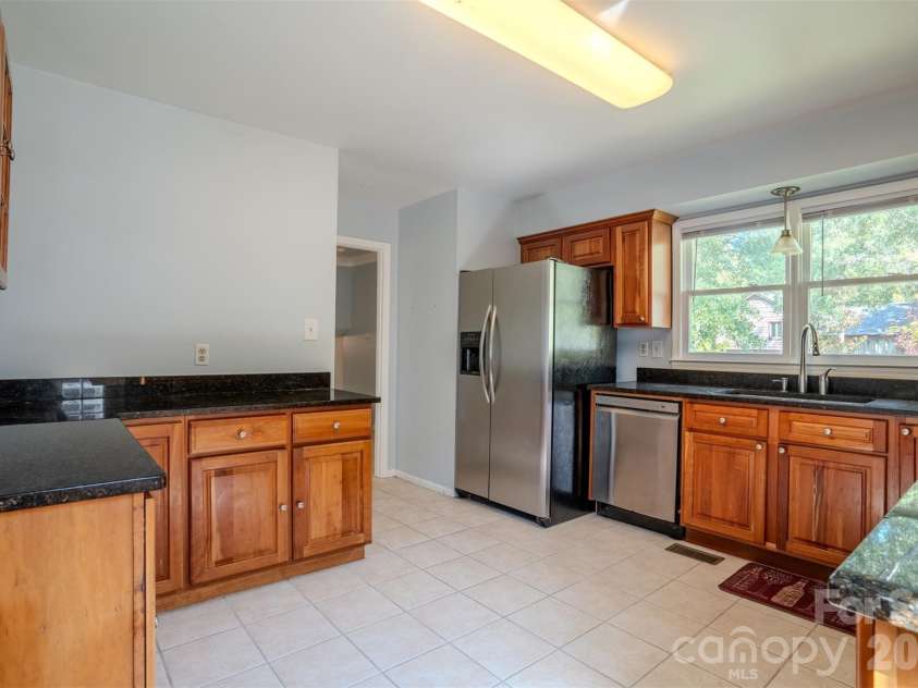6516 Brynwood Drive, Charlotte, NC 28226.  MLS# CAR4424530, YatesRealty ID 51288. 