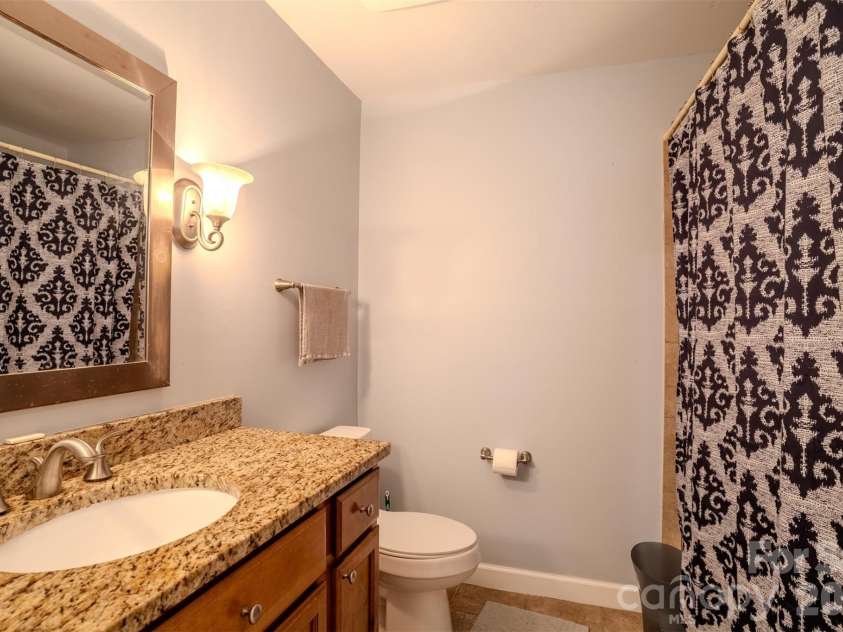 6516 Brynwood Drive, Charlotte, NC 28226.  MLS# CAR4424530, YatesRealty ID 51288. 