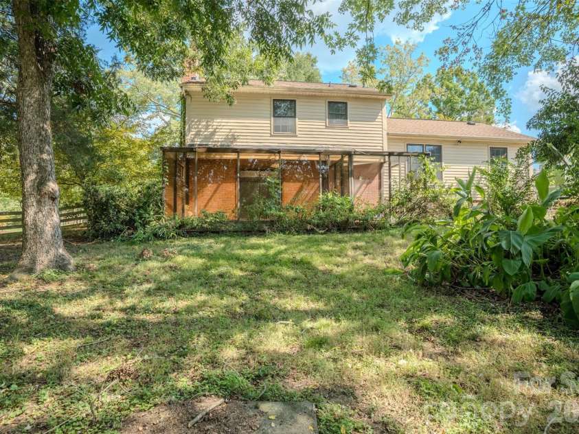6516 Brynwood Drive, Charlotte, NC 28226.  MLS# CAR4424530, YatesRealty ID 51288. 