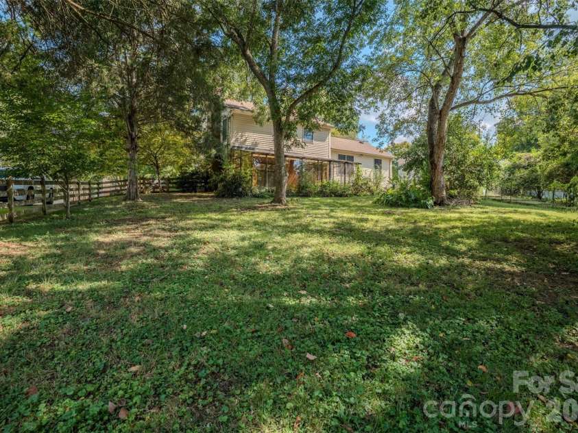 6516 Brynwood Drive, Charlotte, NC 28226.  MLS# CAR4424530, YatesRealty ID 51288. 