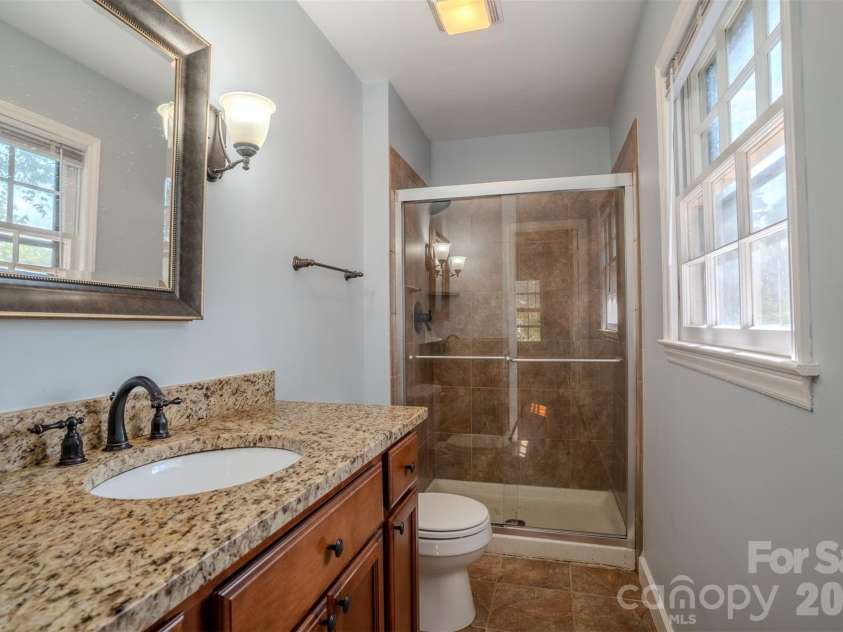 6516 Brynwood Drive, Charlotte, NC 28226.  MLS# CAR4424530, YatesRealty ID 51288. Primary Bathroom