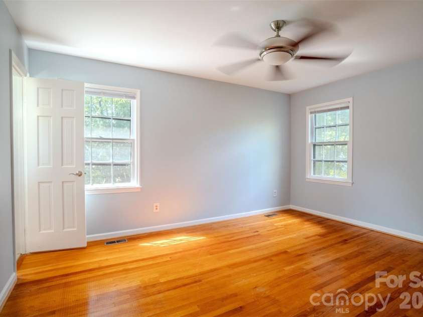 6516 Brynwood Drive, Charlotte, NC 28226.  MLS# CAR4424530, YatesRealty ID 51288. Primary Bedroom