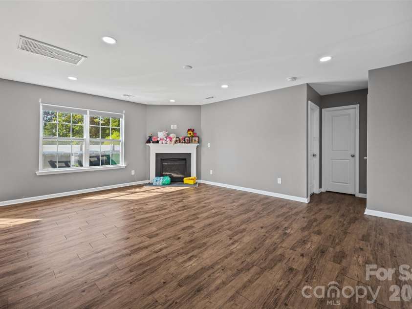7407 Niccoline Lane, Charlotte, NC 28214.  MLS# CAR4424677, YatesRealty ID 51289. 