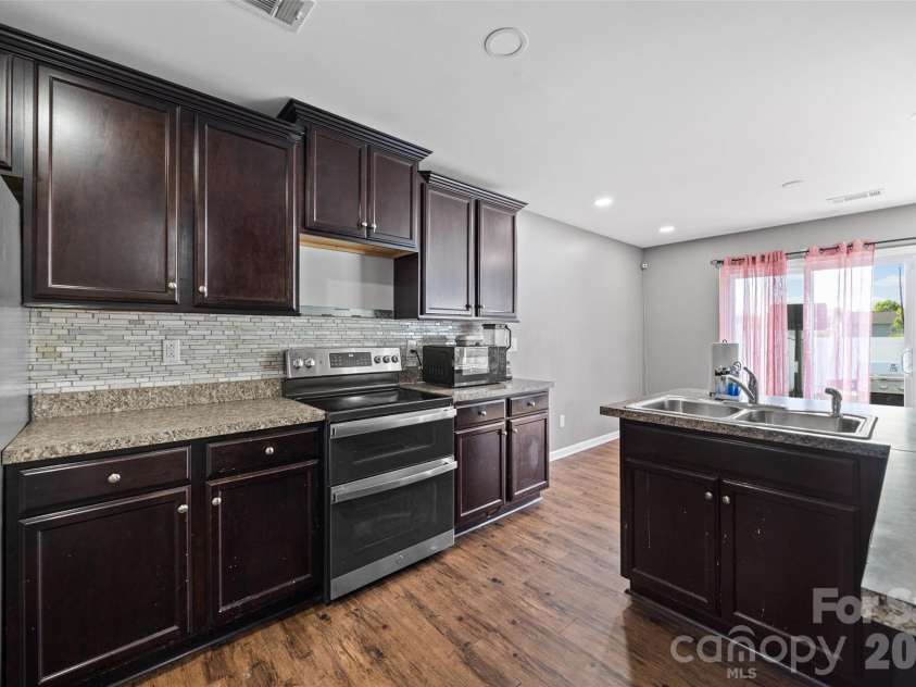 7407 Niccoline Lane, Charlotte, NC 28214.  MLS# CAR4424677, YatesRealty ID 51289. 