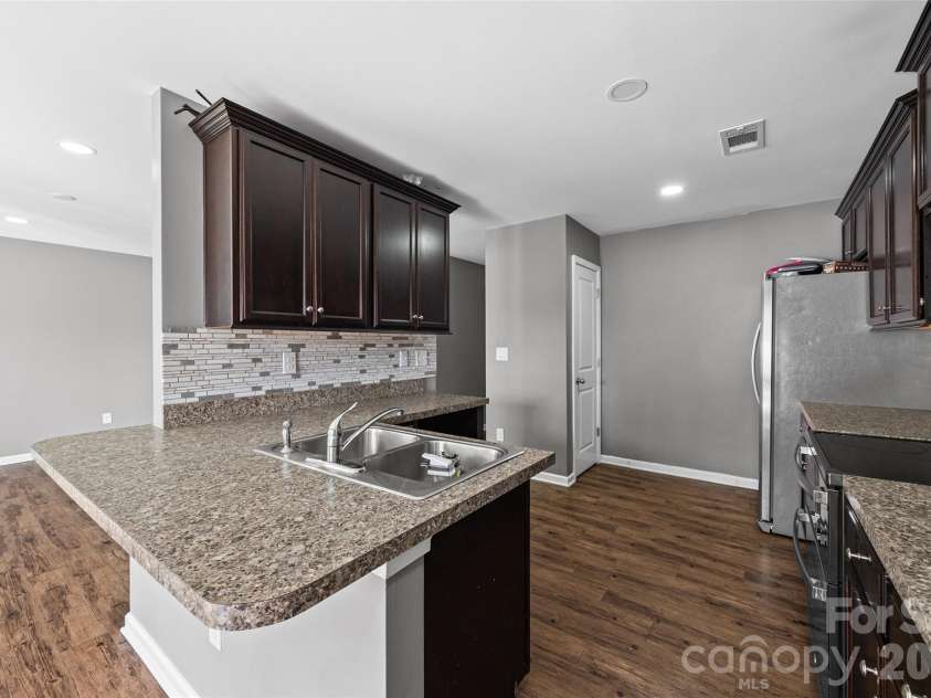 7407 Niccoline Lane, Charlotte, NC 28214.  MLS# CAR4424677, YatesRealty ID 51289. 