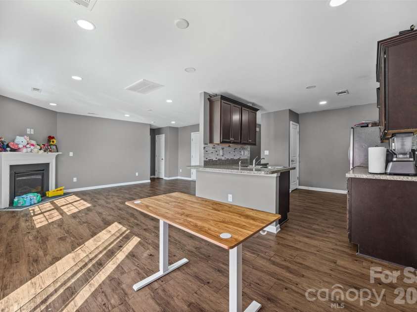 7407 Niccoline Lane, Charlotte, NC 28214.  MLS# CAR4424677, YatesRealty ID 51289. 