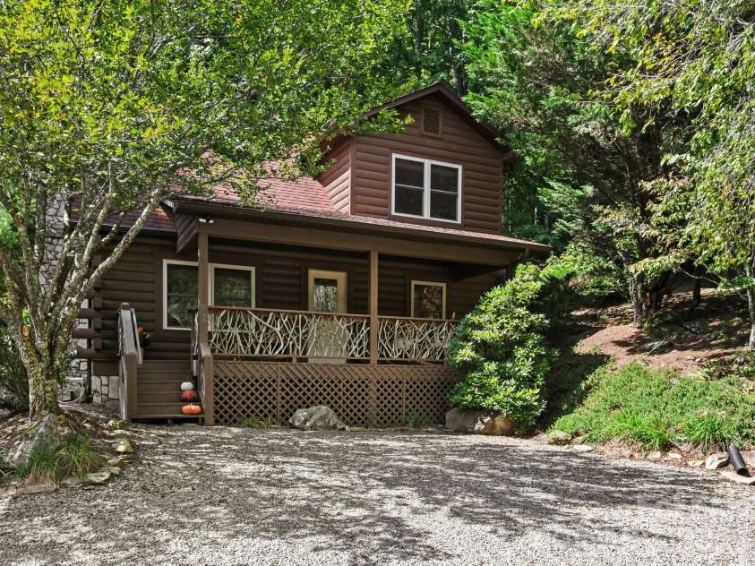 72 Cottontail Trail, Maggie Valley, NC 28751.  MLS# CAR4424527, YatesRealty ID 51292. 