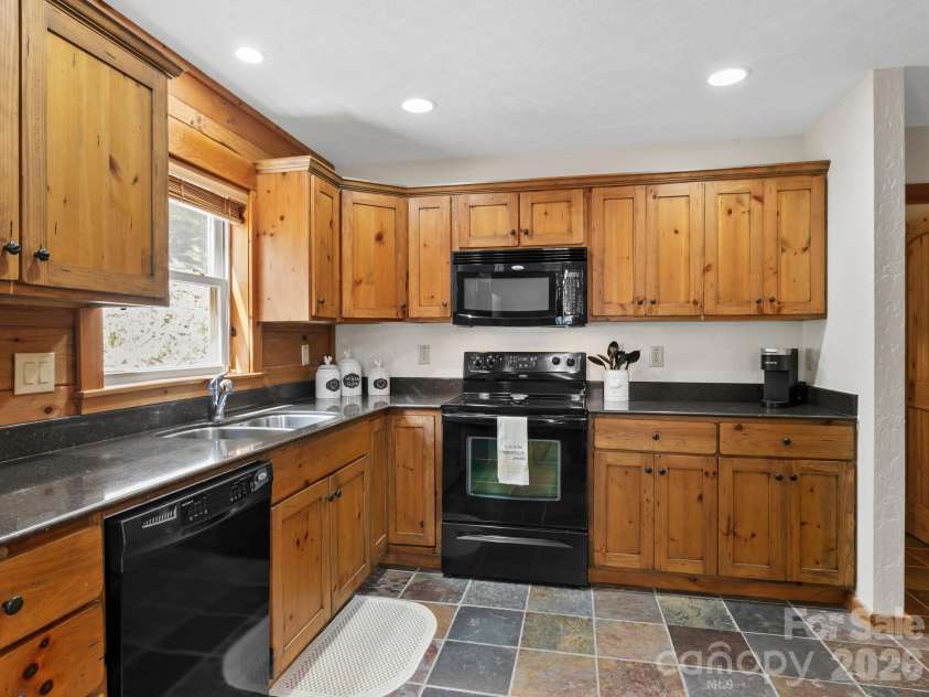 72 Cottontail Trail, Maggie Valley, NC 28751.  MLS# CAR4424527, YatesRealty ID 51292. 