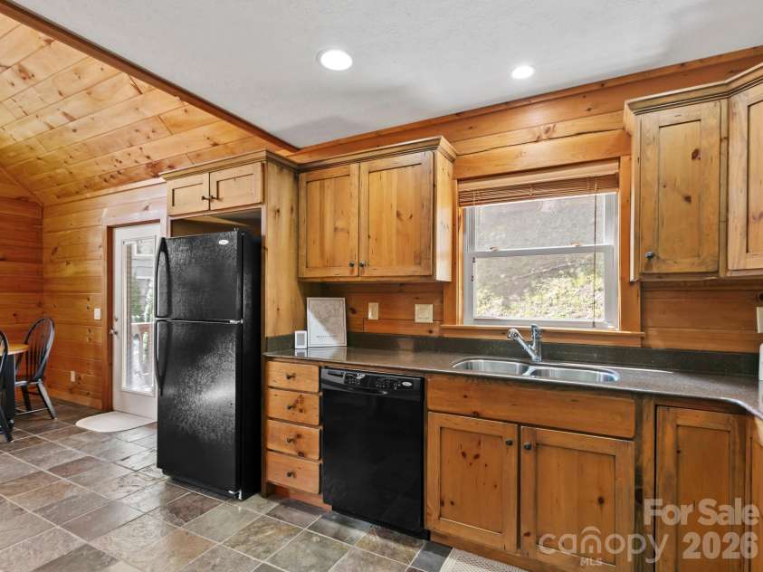 72 Cottontail Trail, Maggie Valley, NC 28751.  MLS# CAR4424527, YatesRealty ID 51292. 