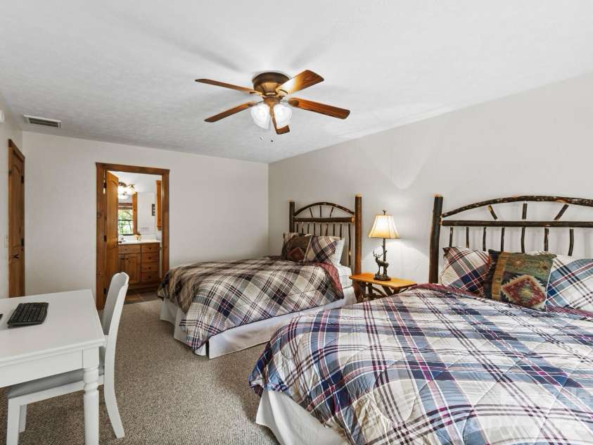 72 Cottontail Trail, Maggie Valley, NC 28751.  MLS# CAR4424527, YatesRealty ID 51292. 