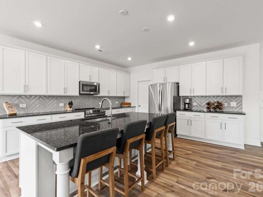 2950 Clyde Drive, Charlotte, NC 28208.  MLS# CAR4422421, YatesRealty ID 51293. 