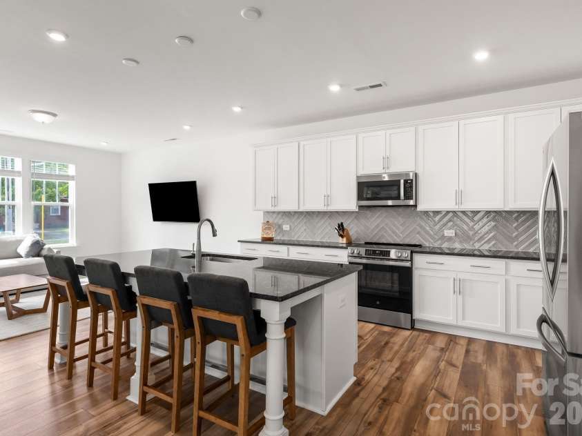 2950 Clyde Drive, Charlotte, NC 28208.  MLS# CAR4422421, YatesRealty ID 51293. 