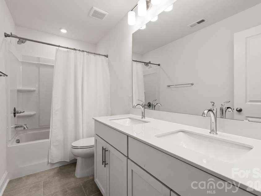 2950 Clyde Drive, Charlotte, NC 28208.  MLS# CAR4422421, YatesRealty ID 51293. 