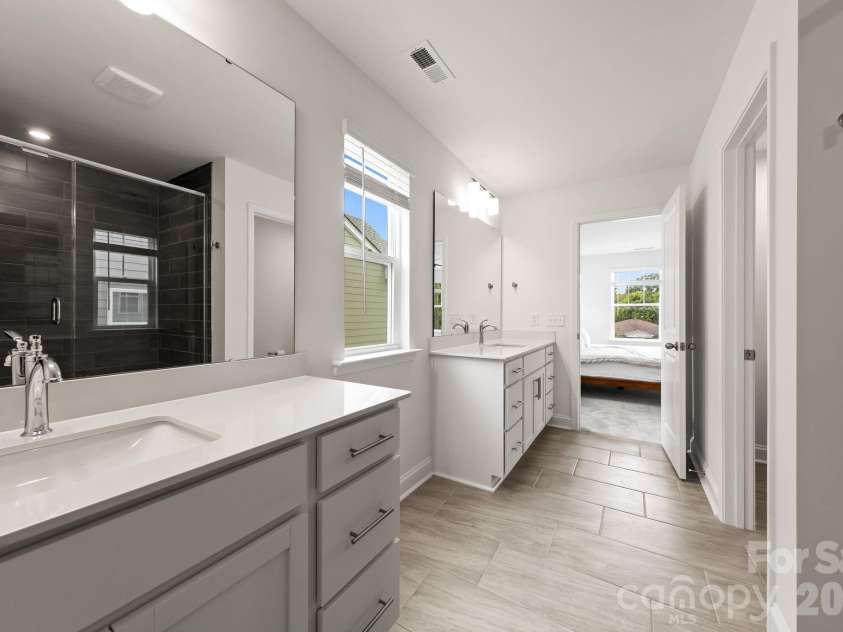 2950 Clyde Drive, Charlotte, NC 28208.  MLS# CAR4422421, YatesRealty ID 51293. 