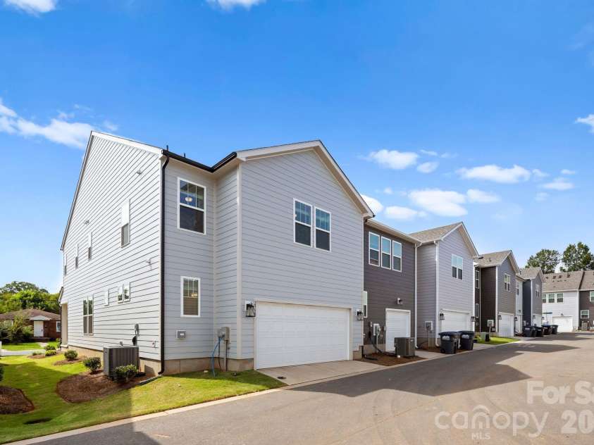 2950 Clyde Drive, Charlotte, NC 28208.  MLS# CAR4422421, YatesRealty ID 51293. 