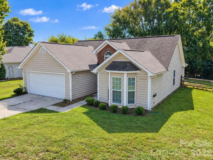 12704 Cumberland Crest Drive, Huntersville, NC 28078.  MLS# CAR4419361, YatesRealty ID 51298. 