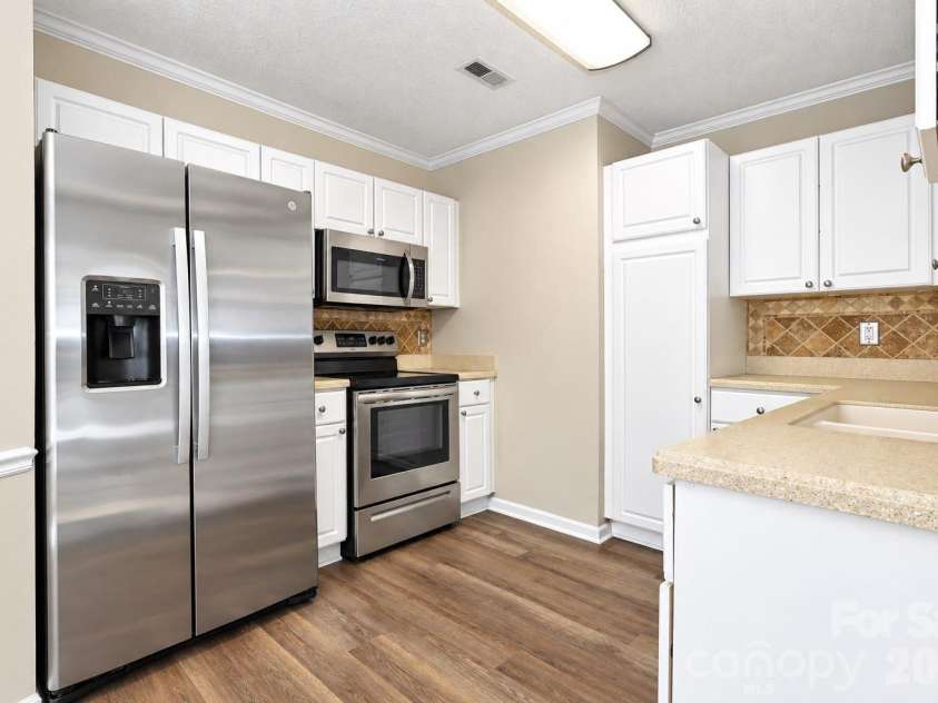 12704 Cumberland Crest Drive, Huntersville, NC 28078.  MLS# CAR4419361, YatesRealty ID 51298. 
