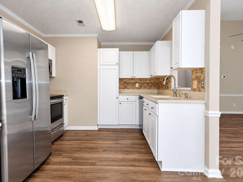 12704 Cumberland Crest Drive, Huntersville, NC 28078.  MLS# CAR4419361, YatesRealty ID 51298. 