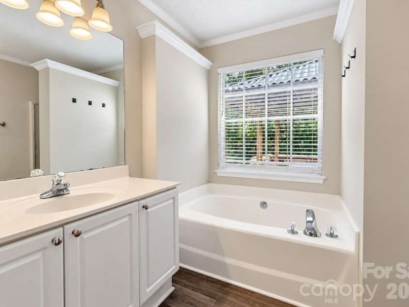 12704 Cumberland Crest Drive, Huntersville, NC 28078.  MLS# CAR4419361, YatesRealty ID 51298. 
