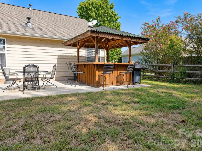 12704 Cumberland Crest Drive, Huntersville, NC 28078.  MLS# CAR4419361, YatesRealty ID 51298. 