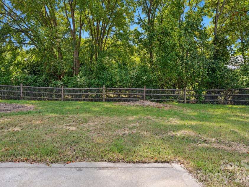 12704 Cumberland Crest Drive, Huntersville, NC 28078.  MLS# CAR4419361, YatesRealty ID 51298. 