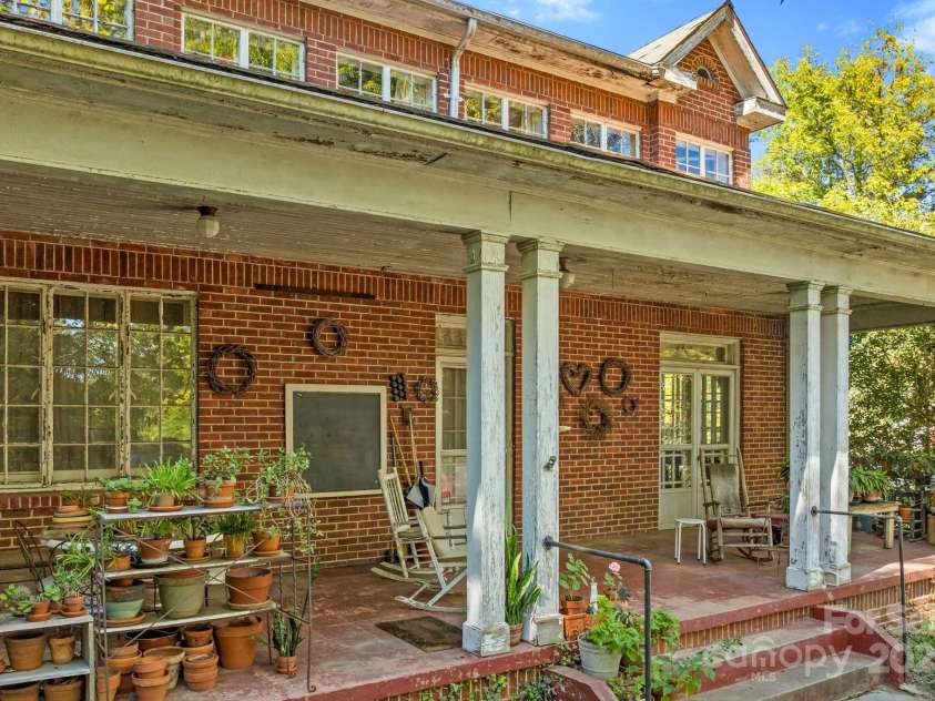 414 Beaucatcher Road, Asheville, NC 28805.  MLS# CAR4314070, YatesRealty ID 513. 