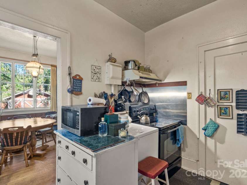 414 Beaucatcher Road, Asheville, NC 28805.  MLS# CAR4314070, YatesRealty ID 513. 