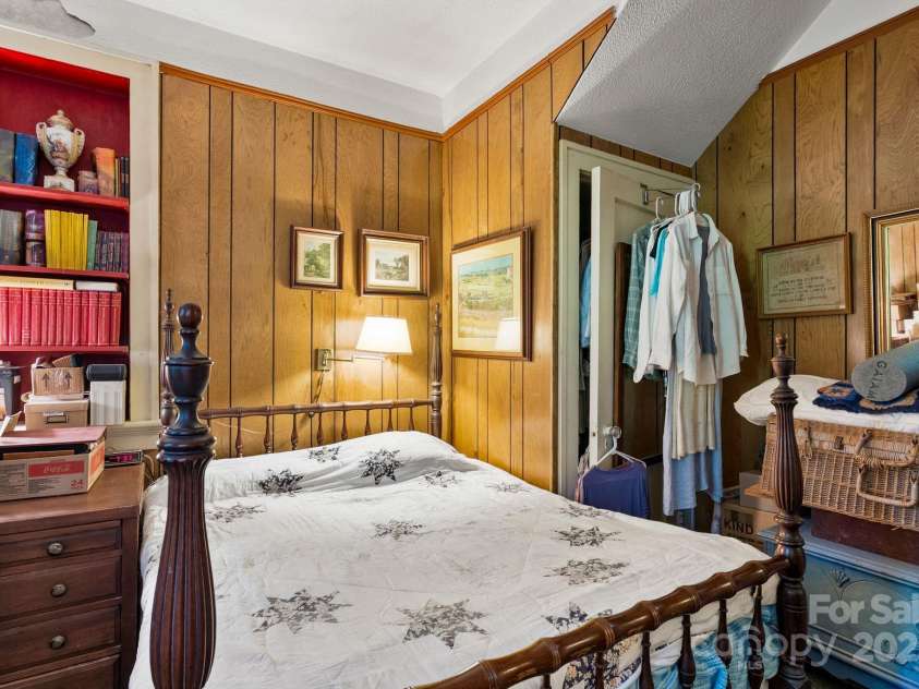 414 Beaucatcher Road, Asheville, NC 28805.  MLS# CAR4314070, YatesRealty ID 513. 