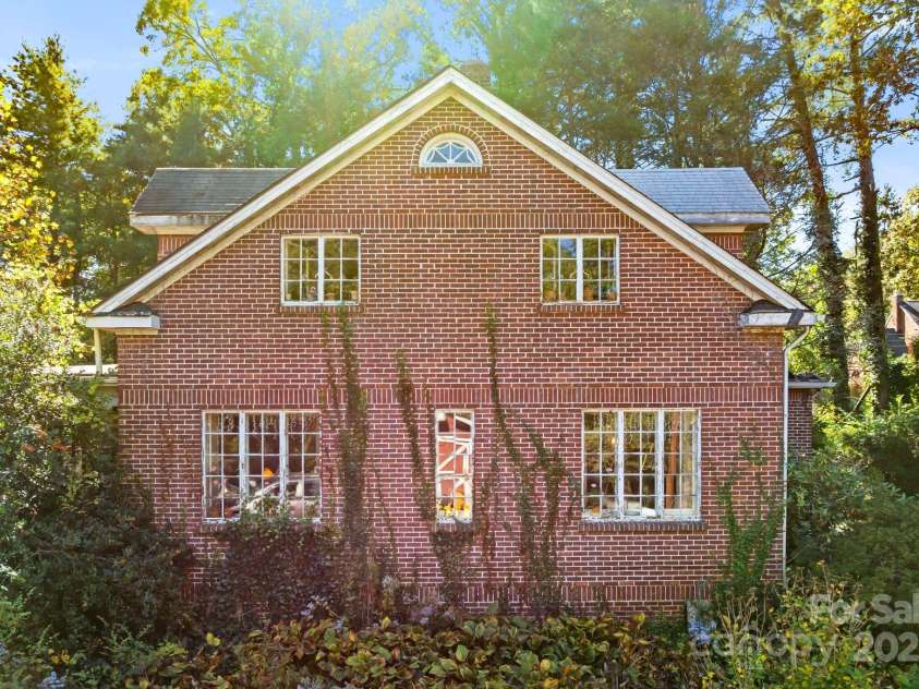 414 Beaucatcher Road, Asheville, NC 28805.  MLS# CAR4314070, YatesRealty ID 513. 