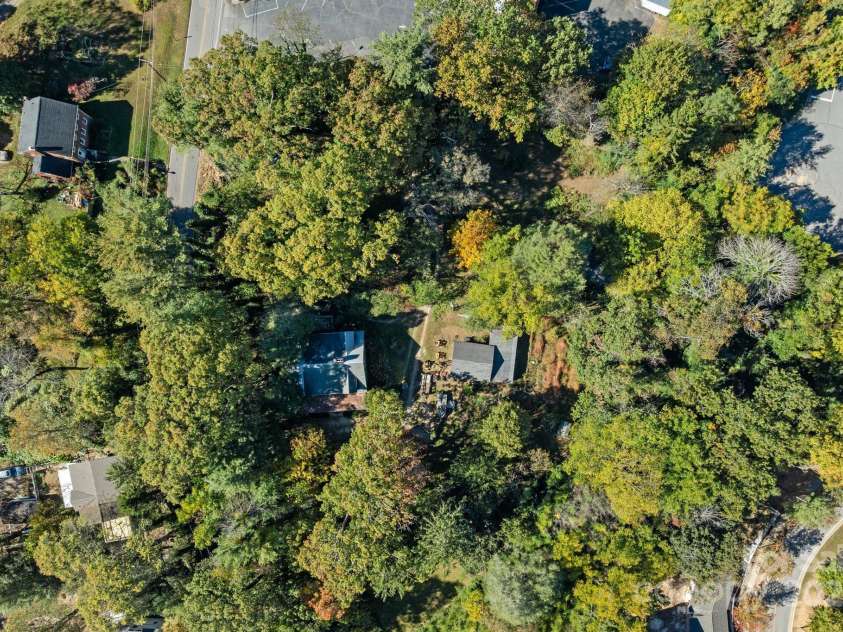 414 Beaucatcher Road, Asheville, NC 28805.  MLS# CAR4314070, YatesRealty ID 513. 