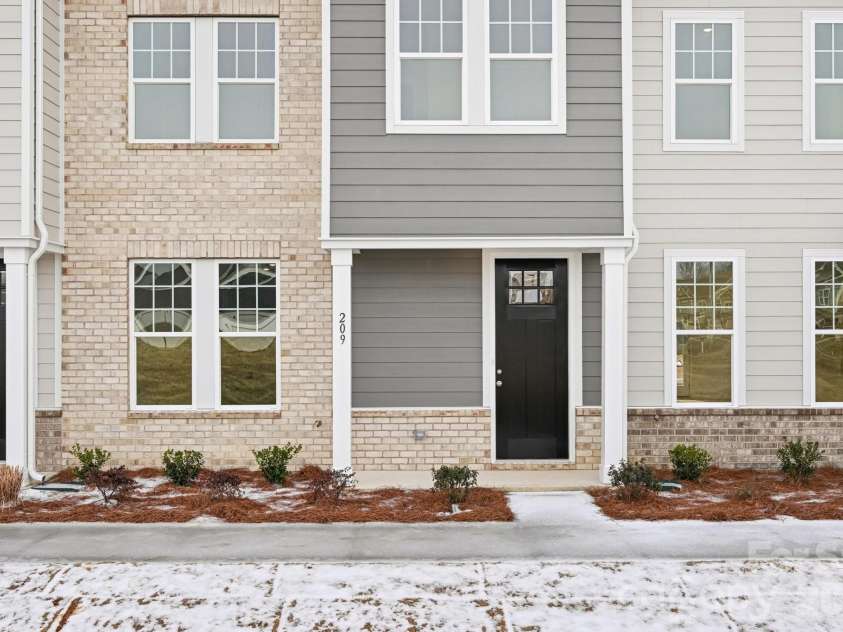 209 Vanguard Lane, Cramerton, NC 28032.  MLS# CAR4342500, YatesRealty ID 5130. 