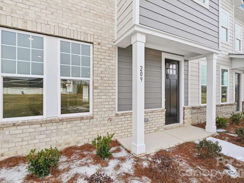 209 Vanguard Lane, Cramerton, NC 28032.  MLS# CAR4342500, YatesRealty ID 5130. 