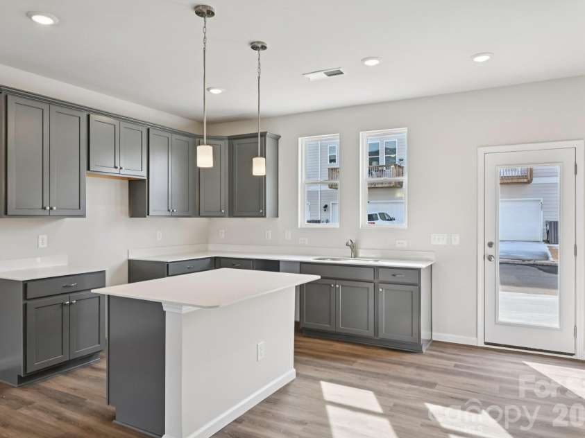 209 Vanguard Lane, Cramerton, NC 28032.  MLS# CAR4342500, YatesRealty ID 5130. 