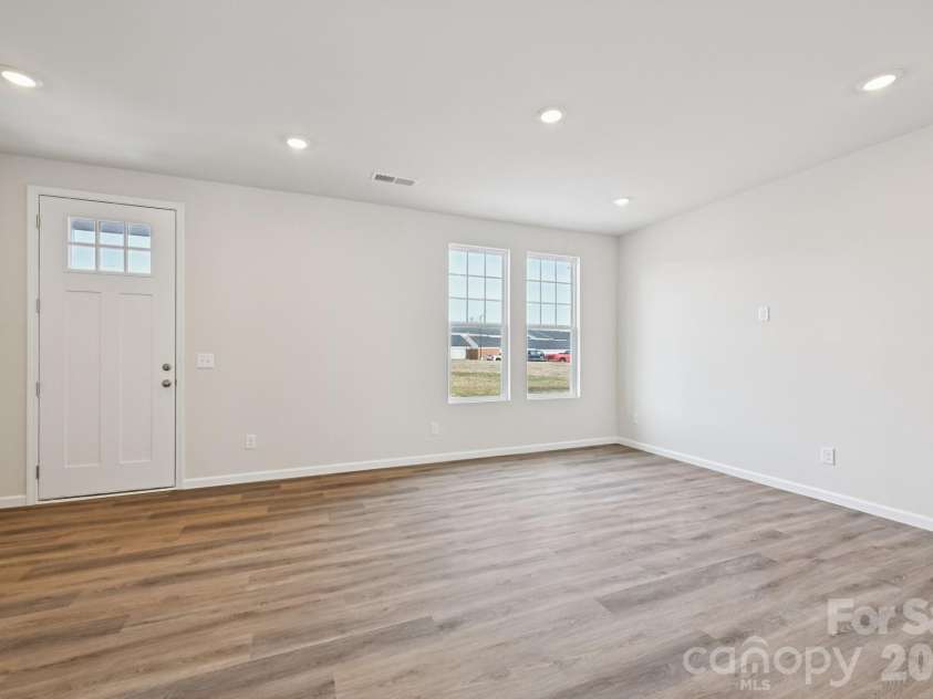209 Vanguard Lane, Cramerton, NC 28032.  MLS# CAR4342500, YatesRealty ID 5130. 
