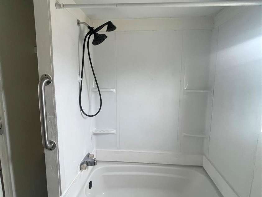 412 Sumter Street, Clover, SC 29710.  MLS# CAR4224340, YatesRealty ID 5130. Tub/Shower
