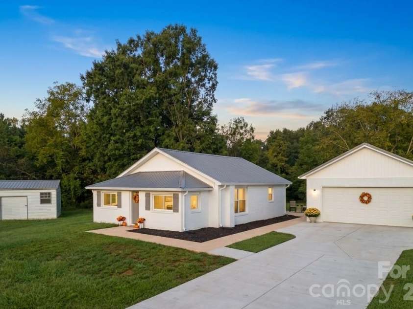 425 Hilbert Road, Rockwell, NC 28138.  MLS# CAR4424321, YatesRealty ID 51301. Farm Charm