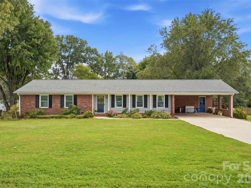 310 Museum Road, Statesville, NC 28625.  MLS# CAR4425259, YatesRealty ID 51305. 