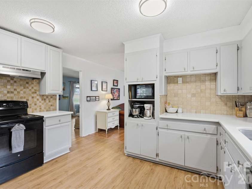 310 Museum Road, Statesville, NC 28625.  MLS# CAR4425259, YatesRealty ID 51305. 