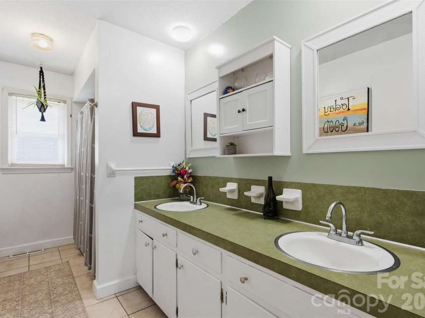 310 Museum Road, Statesville, NC 28625.  MLS# CAR4425259, YatesRealty ID 51305. 