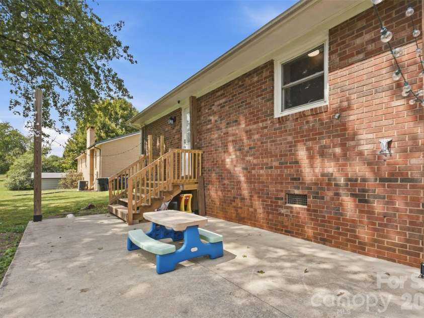 310 Museum Road, Statesville, NC 28625.  MLS# CAR4425259, YatesRealty ID 51305. 
