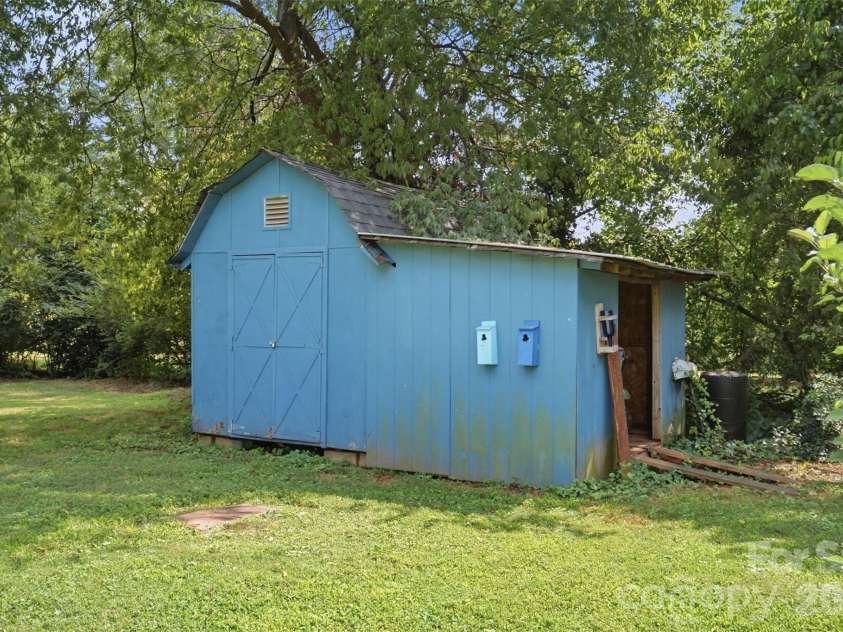 310 Museum Road, Statesville, NC 28625.  MLS# CAR4425259, YatesRealty ID 51305. 