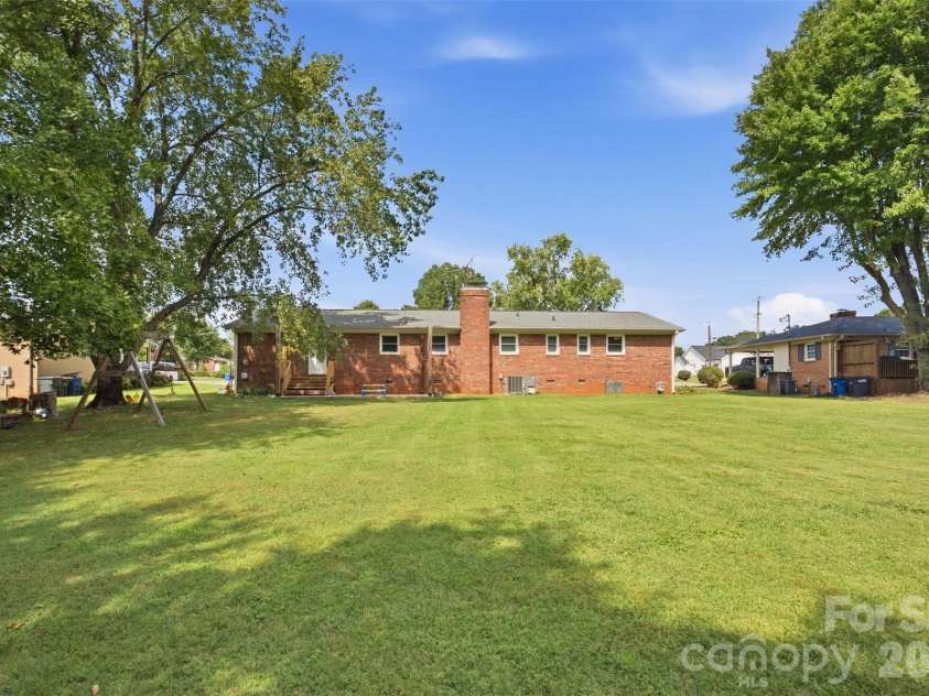 310 Museum Road, Statesville, NC 28625.  MLS# CAR4425259, YatesRealty ID 51305. 