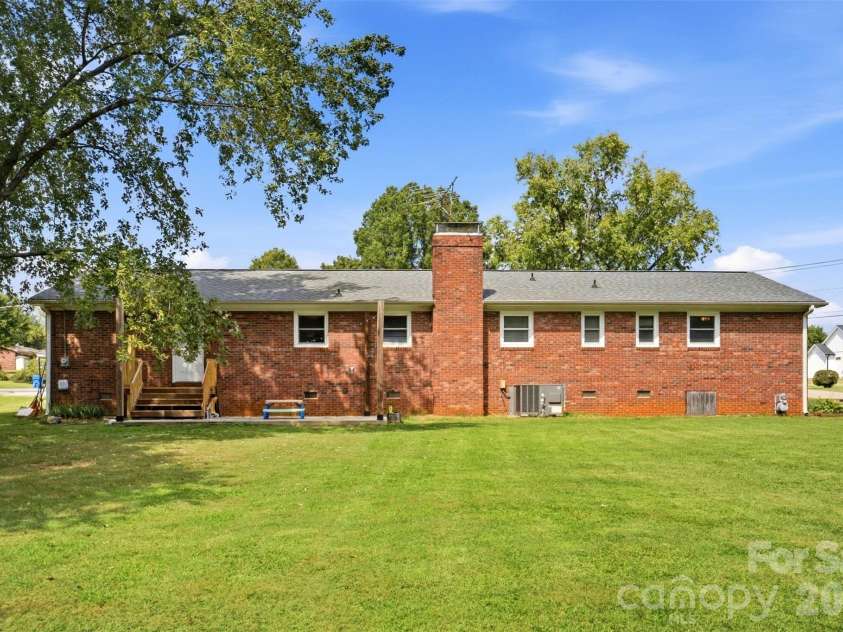 310 Museum Road, Statesville, NC 28625.  MLS# CAR4425259, YatesRealty ID 51305. 
