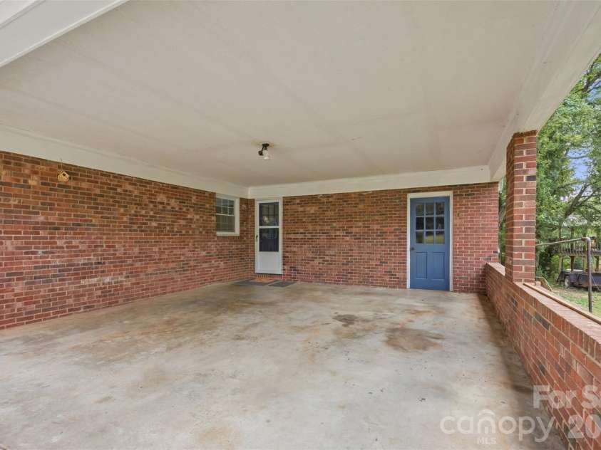 310 Museum Road, Statesville, NC 28625.  MLS# CAR4425259, YatesRealty ID 51305. 